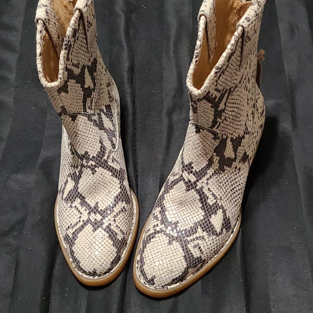 Born beautiful ankle bootie - Picture 7 of 8